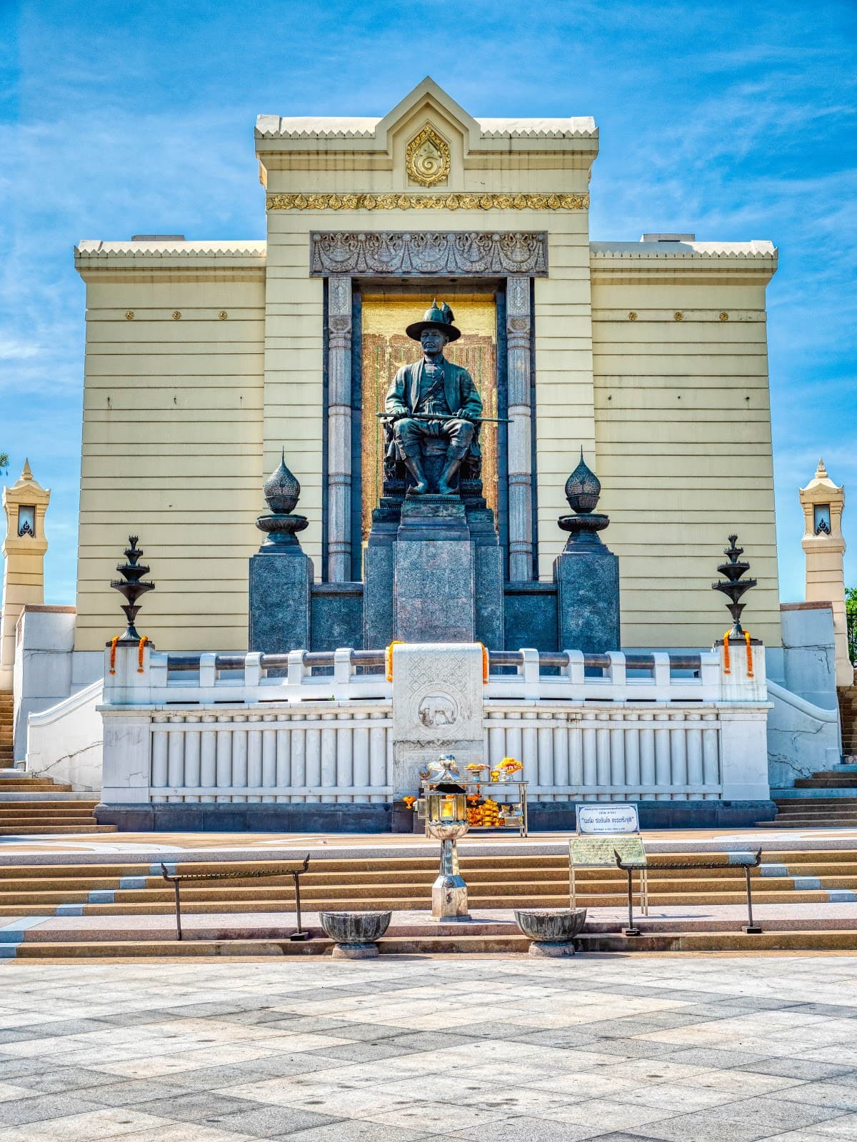 Trip cover: สะพานพุทธ+ตลาดคลองถม 1 วัน — เล่นไฟกลางคืน