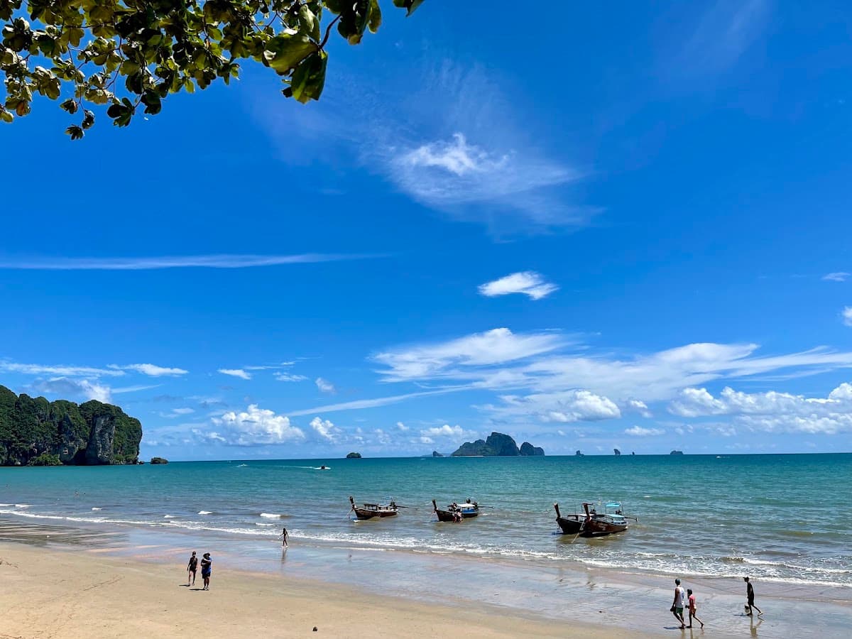Trip cover: กระบี่ 4 วัน 3 คืน เที่ยวคนเดียว — ไร่เลย์ 4 เกาะ สระมรกต วัดถ้ำเสือ